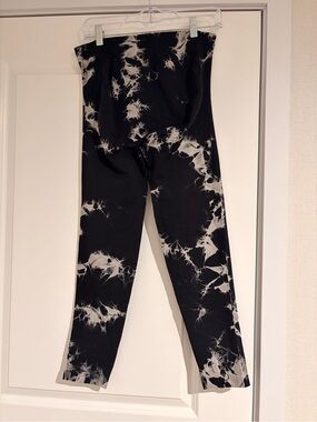 Women’s Black Tie-Dye Workout Leggings